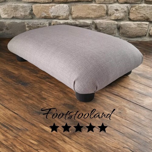 Niedriger kleiner hocker unter - kleiner,
