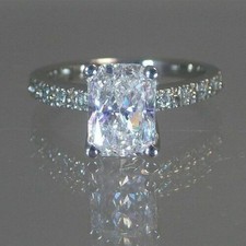 Verlobungsring mit simuliertem