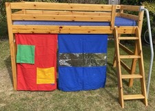 Flexa Hochbett, 212cm x 143 cm x 100 cm (Breite x Höhe x Tiefe) mit Vorhängen