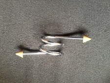 Serviettenring in Spiralform mit goldfarbenen Spitzen