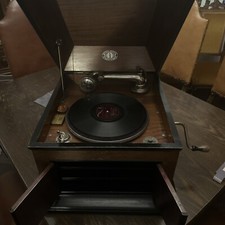 Antikes  großes  Grammophon