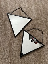 Zwei Dreieckige Spiegel mit