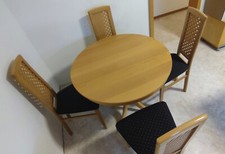 Sitzgruppe mit 4 Stühlen und runder Tisch zum Ausziehen
