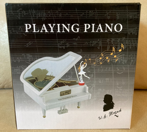 Playing piano entzückende - playing,