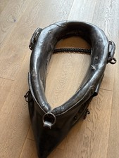 Altes antikes Pferdekummet -