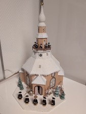 Erzgebirgisches Lichterhaus Seiffener Kirche mit  Beleuchtung Kurrende und Bäume