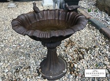 Vogeltränke , Vogelbad aus Gusseisen 