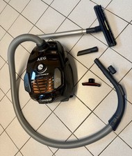 Staubsauger AEG PowerForce APF6130 inkl. 10 Ersatz-Staubbeutel und Zubehör 