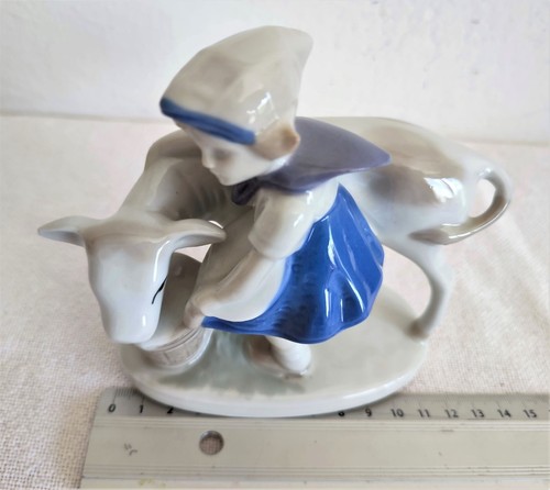 Mädchen mit kalb veb - mädchen, kalb,