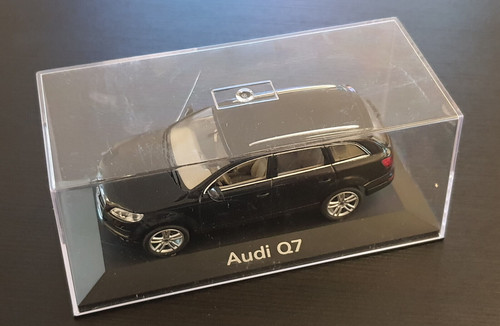 Audi 2 dark blue - 4,2,
