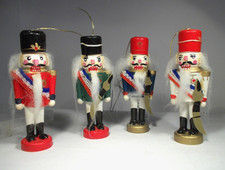 Miniatur Nussknacker 4 Figuren Holz Weihnacht Baumschmuck / Geschenkanhänger 9cm