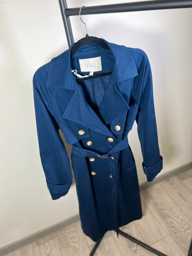 Blauer regenmantel von - von, y.a.s