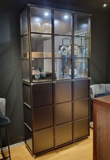 Christine  Kröncke - Vitrinenschrank Quadrat Holz/Glas - LP 7.329,- EUR