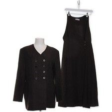 Margit Menia, Set, Größe