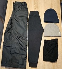 Bekleidung Paket 134/140 Skihose Jogginghose Mützen Schal 