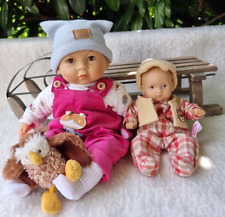 Götz Puppe Lale Babypuppe 33 cm aus 2003 + Schlitten + mini Muffin 20 cm,2 Dolls