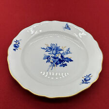 MEISSEN TELLER AUS PORZELLAN BLAUE BLUME MIT GOLDGRÄSERN UND INSEKTEN 18cm