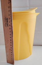 Tupperware 3216 Saftkanne Milchkanne Wasserbehälter Kippdeckel 1 Liter gelb
