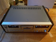 Sony DTC-2000 ES DAT-Recorder mit Fernbedienung und Holzseiten