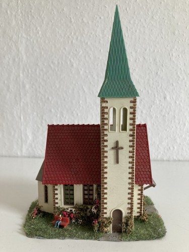 Vaupe kirche begrünt mit - vaupe,