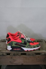 Nike Air Max in Neon