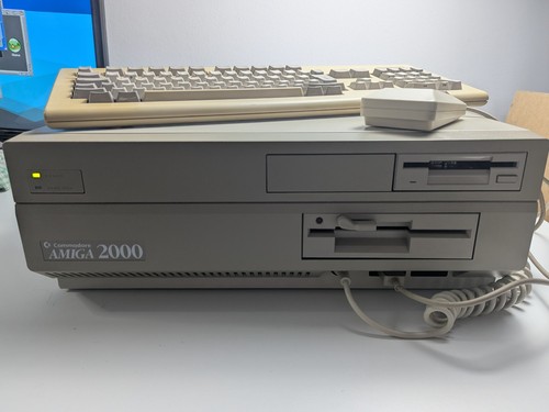 Commodore amiga 2000 mit - commodore,