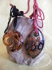 2 sehr schöne Glasanhänger mit Bändern , einzigartiges Glas, sehr selten