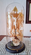 Antiker Glasdom Sakral Biskuitporzellan Engel Kruzifix 32 cm Glasglocke 1900