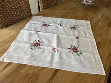 Tischdecke handgestickt