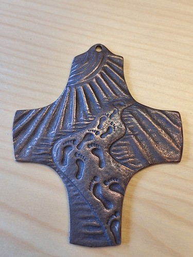 Bronzekreuz spuren sand - bronzekreuz, im