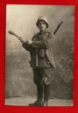 Portrait Foto Sturmtrupp Soldat mit Gasmaske Handgranaten Stahlhelm Riemen