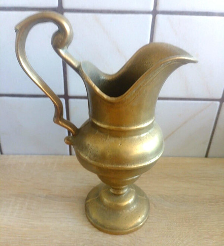 Vintage krug aus messing - krug,