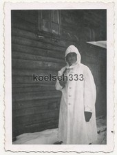 Foto Soldat der Wehrmacht mit einem Schneehemd im Winter an der Ostfront ...