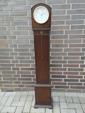 Kleine engl. Standuhr 127 cm hoch, Gehäuse aufgearbeitet, neues Quartzwerk einge