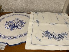 2 Tischdecken Zwiebelmuster