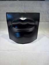 Black Lips Sculpture Statue
