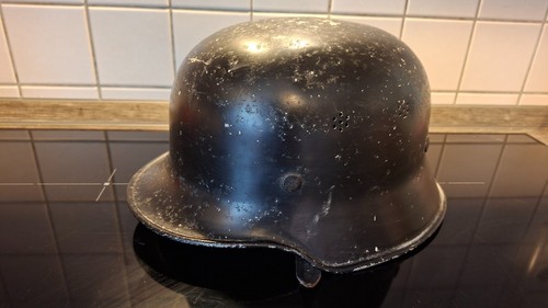 Zwei schwarze stahlhelme ww2 - schwarze,