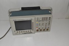 Tektronix TDS 3054B 500MHz 5GS/S 4 Kanal Digitaler Phosphor-Oszilloskop (DDX19)