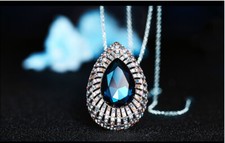 Deluxe Brosche Feder lange Kette Crystal Kristalle 750er Weißgold 18K vergoldet