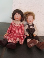 süße Porzellanpuppe