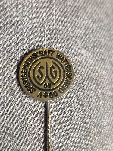Alte anstecknadel fußball sg - fußball,