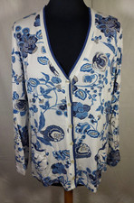 EUGEN KLEIN, BLAU-WEISSER CARDIGAN/STRICKJACKE, BLUMENMUSTER, TASCHEN BRD GR 42