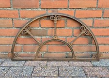 altes massives Gusseisen Fenster Rundbogen mit Rocaille liebevoll aufgearbeitet