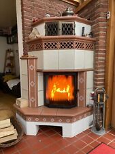 Heizkamin-Kacheln für den Wiederaufbau. Kacheln wurden unbeschädigt abgebaut.