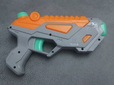 Wasserpistole, grau / orange