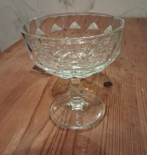 Schale mit fuß - mit, glas
