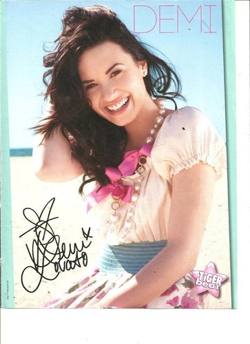 Demi lovato full page - demi, pinup