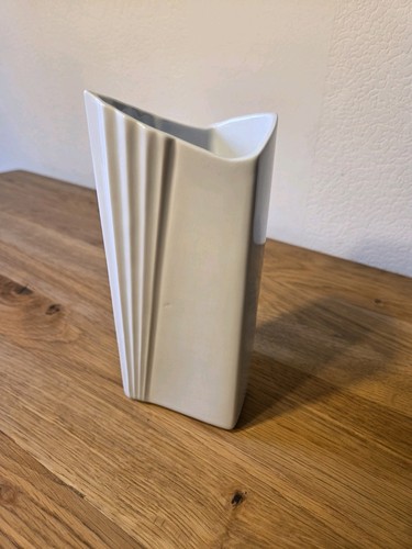 Sehr spezielle eckige vase aus - spezielle,