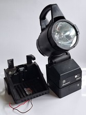 Eisemann HSE 5 Feuerwehr Handlampe Handscheinwerfer + LS12/24 Ladestation defekt