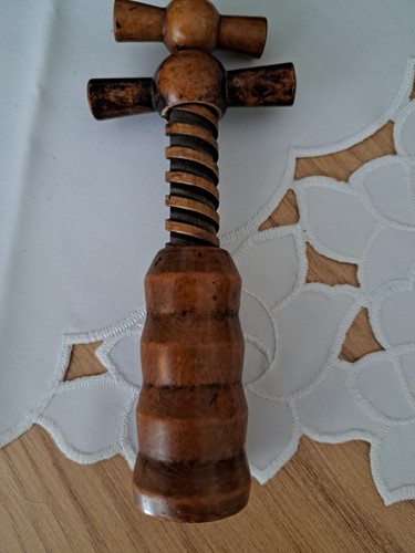 Antiker korkenzieher aus - korkenzieher, holz
